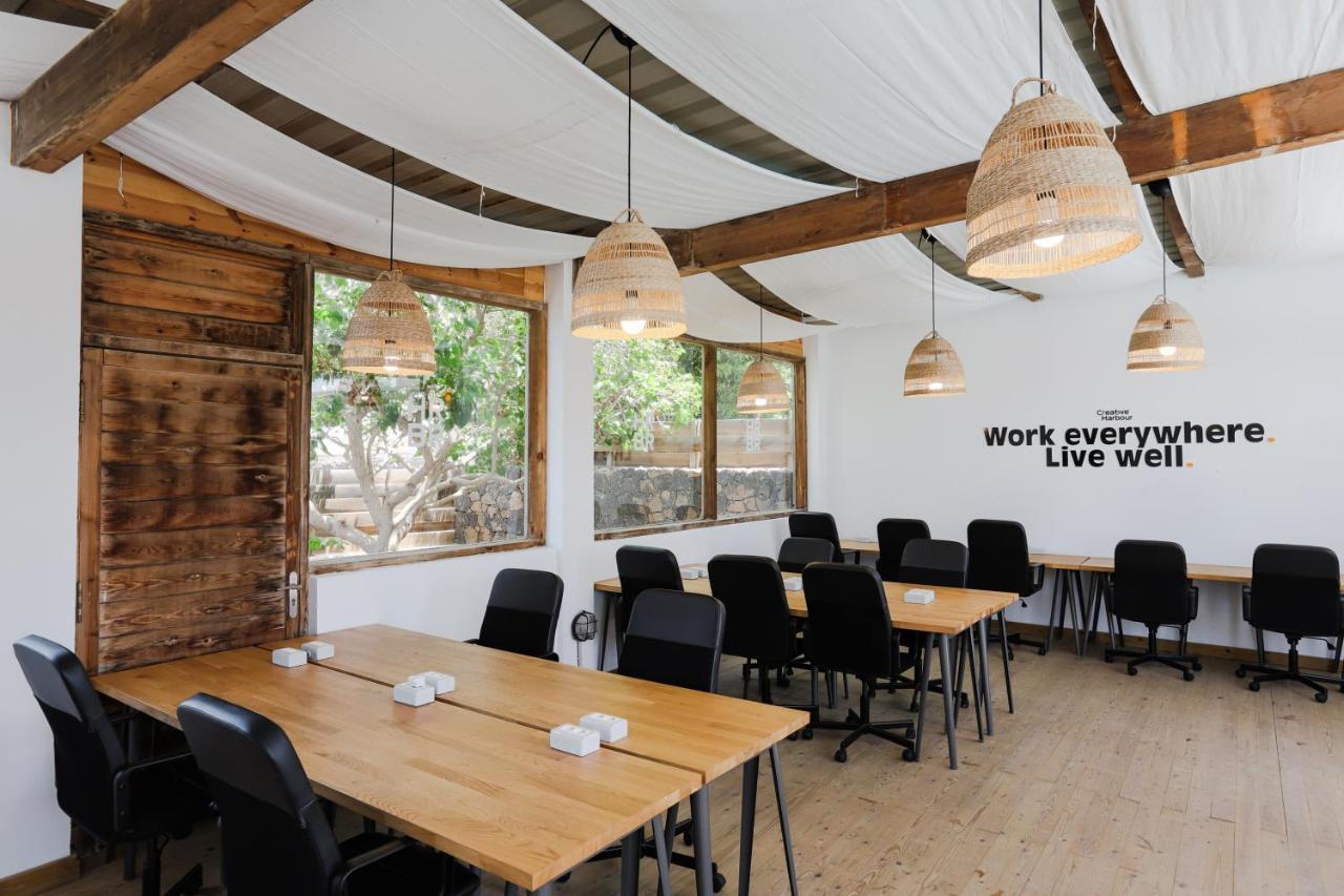 Creative Harbour Fuerteventura Hostel ลาคาเรส ภายนอก รูปภาพ